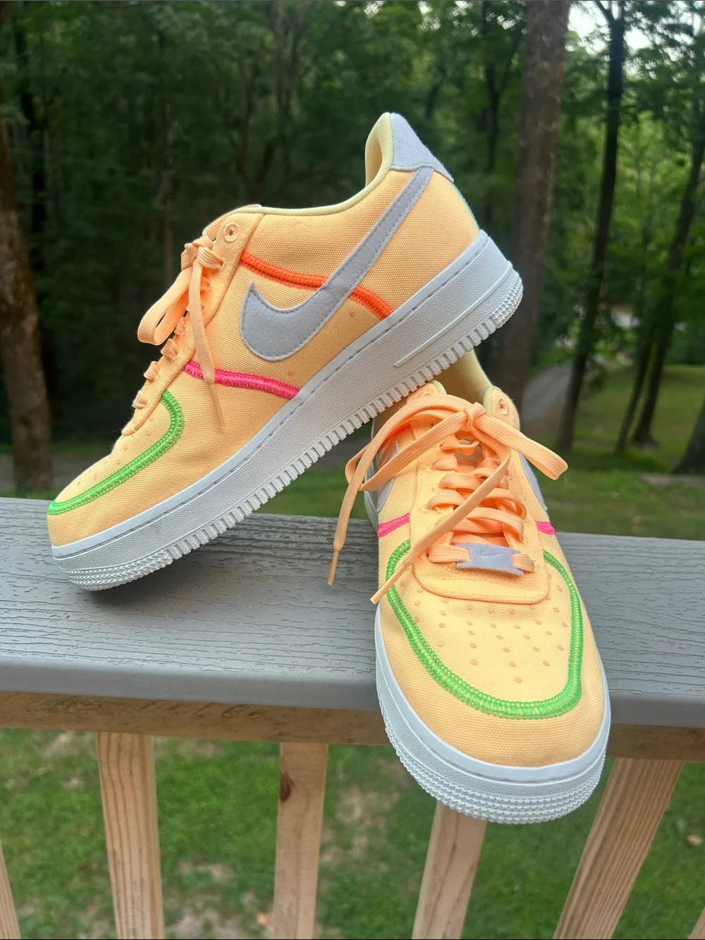 Nike WMNS AIR FORCE 1 '07 LOW LX 'STITCHED CANVAS - MELON TINT size 9